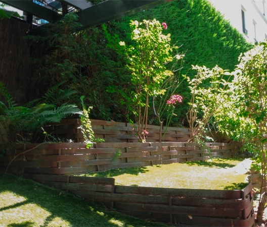Rénovation d’un jardin de ville en terrasses