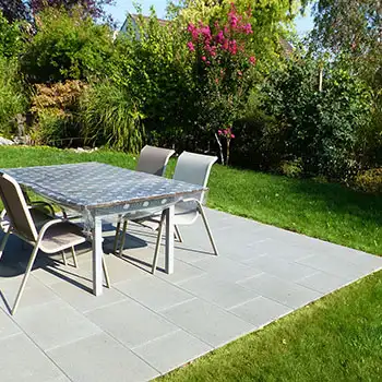 Création d’une terrasse et engazonnement